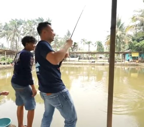 Ditantang Adul Mancing Ikan, Raffi Ahmad Menang - Tiba-tiba Mau Buat Pemancingan Sendiri