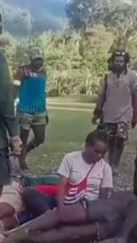 Terungkap Kejamnya Teroris OPM KKB ke Sesama Orang Asli Papua, Terekam Video Warga Dikumpulkan lalu Dianiaya & Ditodong Senpi