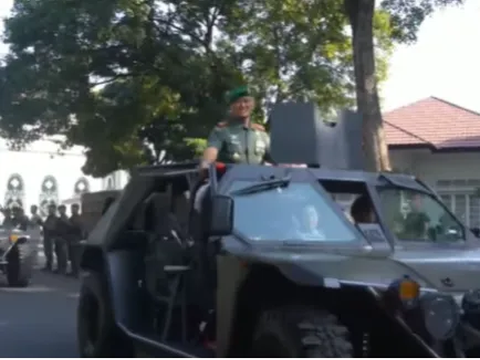 Momen Mayjen TNI Kunto Arief Wibowo Pamit dari Kodam Siliwangi, Serahkan Kujang Pusaka & Tongkat Komando ke Jenderal Lulusan Terbaik