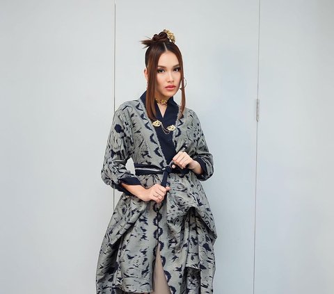 Like a Japanese Girl, Take a Peek at Ayu Ting Ting's Style with Full Printing Kimono Dress