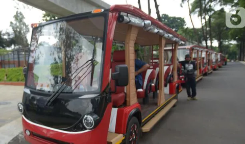 Direktur Utana PT Bhumi Visatanda, Claudia Ingkriwang mengharapkan para pengunjung Taman Mini datang menggunakan transportasi umum. 