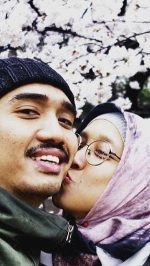 Duta Sheila on 7 dan Adelia Lontoh resmi menikah pada Juni 2003.<br><br>(Foto: Instagram@pakduta)