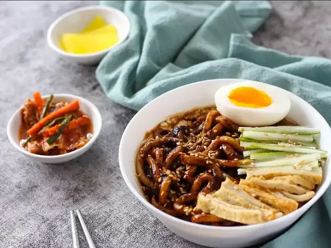 2. Resep Makanan Korea: Jajangmyeon