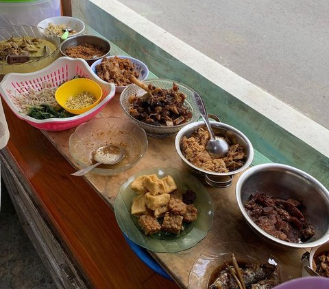 Cita Rasa Unik Pecel Rawon, Diklaim Kuliner Khas Dua Daerah di Jawa Timur