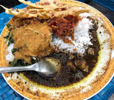 Cita Rasa Unik Pecel Rawon, Diklaim Kuliner Khas Dua Daerah di Jawa Timur