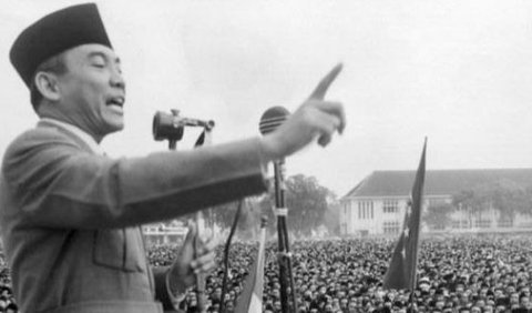 Bung Karno pun Menunjukkan Ketertarikan Pada Wanita Muda itu