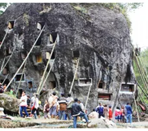 Melihat Upacara 'Rambu Solo', Ritual Pemakaman yang Mirip Pesta di Toraja
