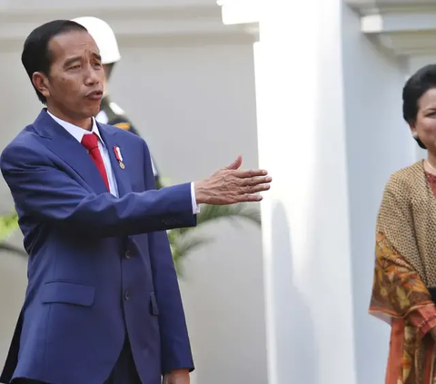 Jokowi Nyaris Dikecup Ibu-Ibu Saat Blusukan di Pasar