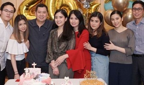 Hary Tanoe bersama istri dan anak-anaknya kompak berebut kursi di DPR. <br>