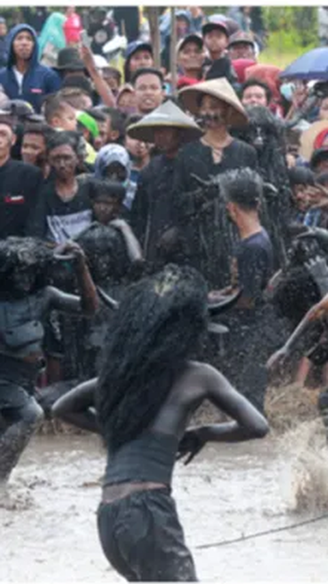 Potret Tradisi Kebo-keboan di Banyuwangi Sebagai Wujud Ungkapan Syukur, Manusia 'Didandani' Layaknya Kerbau