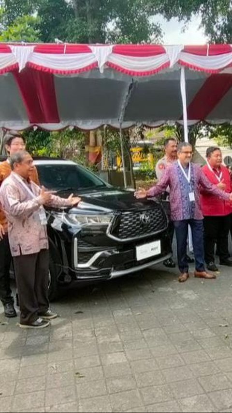 Pertama di Dunia, Toyota Rintis Program Shuttle Mobil Listrik di Ubud, Bali