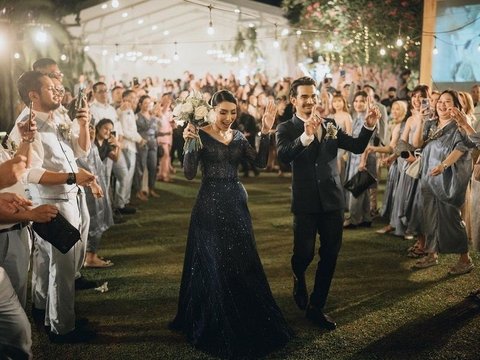 Resepsi Pernikahan Tyas Mirasih dan Tengku Tezi, Pesta Kebun yang Memukau - Keintiman saat Berdansa