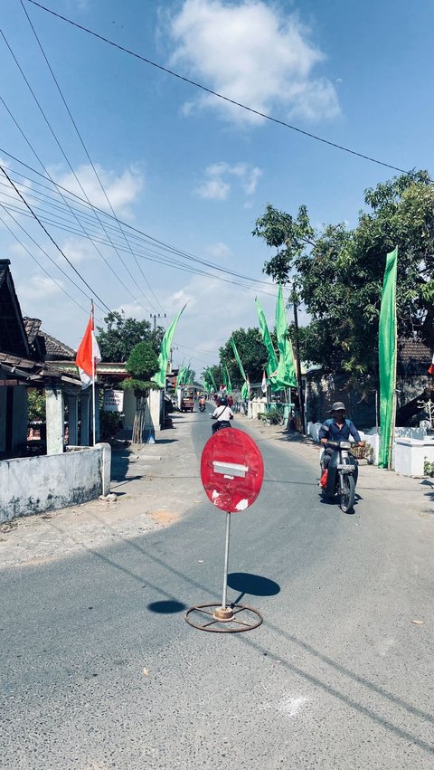 Dendam Ambarwati, Melarang Pejabat Pemerintah TNI-Polri Masuk Wilayah Tales Kediri