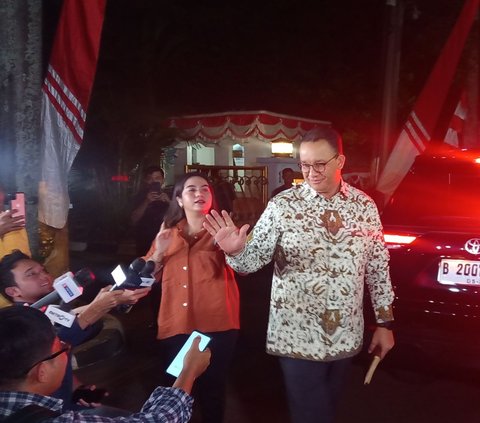 Bacapres Anies Baswedan dan Tim Koalisi 8 KPP menemui Ketua Majelis Tinggi Partai Demokrat Susilo Bambang Yudhoyono (SBY) malam ini di Puri Cikeas, Bogor. Anies tiba di kediaman Presiden ke-8 RI itu pukul 19.13 WIB.