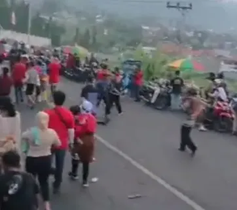 Polisi Tetapkan Sopir Truk Tangki Tabrak Pengunjung Karnaval di Pacet Tersangka