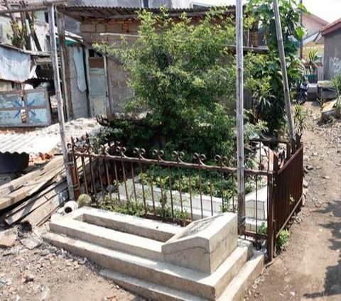 Kuburan Viral di Gang Jalan Sempit, Ternyata Depan Rumah Abdel Achrian