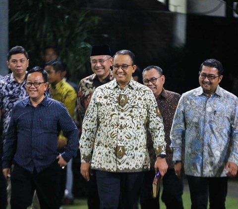 Bakal calon presiden Anies Baswedan didampingi TIm Delapan telah menggelar pertemuan dengan Ketua Majelis Tinggi Partai Demokrat Susilo Bambang Yudhoyono (SBY). <br><br>Anies tampak semringah seusai menghadiri pertemuan tersebut.