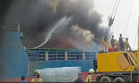 Kapal Kargo Terbakar di Dermaga Sunda Kelapa, Ini Kronologinya