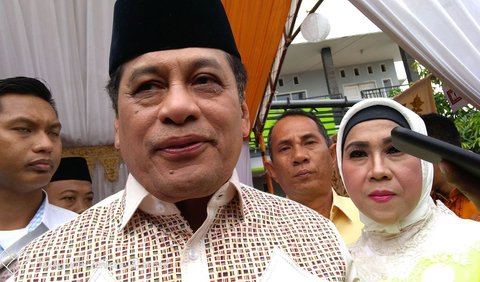 Nurdin Halid, nomor urut 2 dari Golkar, dapil Sulawesi Selatan II.