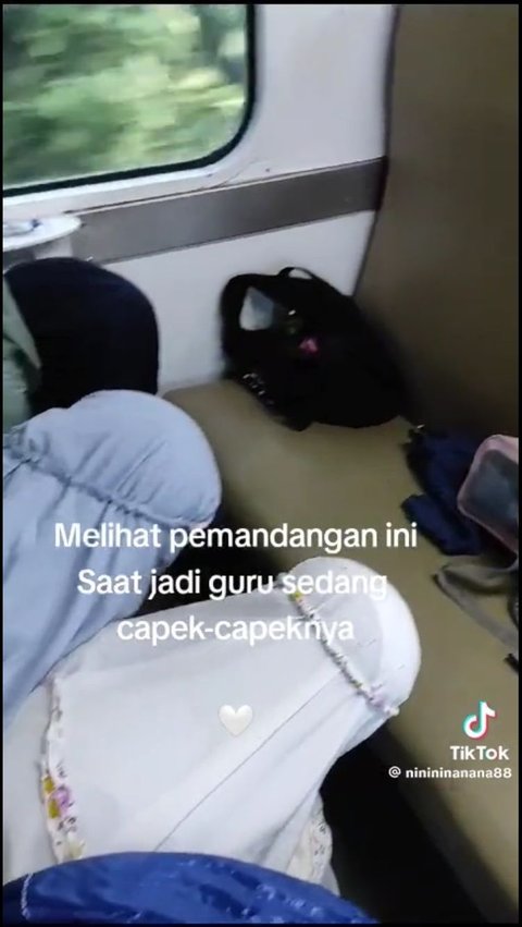 Viral Rombongan Siswa SD Salat Berjemaah di Gerbong Kereta yang Tengah Berjalan, Begini Penjelasan Pihak Guru