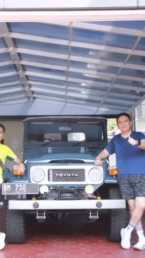 Berkaos Oblong dan Celana Pendek, Intip Gaya Santuy Jenderal Bintang 2 di Akhir Pekan Kendarai Jeep
