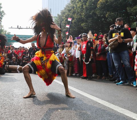 Karakternya yang lincah dan ahli dalam seni beladiri membuat penampilan Bujang Ganong paling ditunggu-tunggu.<br><br>Tokoh ini menggambarkan sosok seorang Patih Muda yang cerdik, Sakti, memiliki kemauan yang keras dan jenaka. <br><br><br>