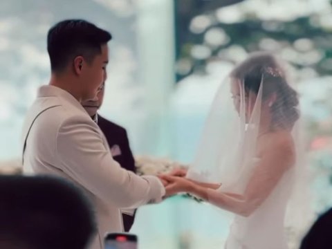 Momen Pernikahan Gritte Agatha dengan Arif Hidayat Usai 11 Tahun Pacaran, Romantis & Penuh Kebahagiaan