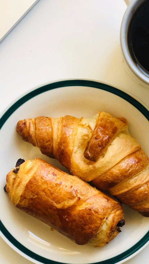 5. Beef Sausage Puff Pastry Roll