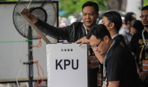 Ketua DPP Partai Nasdem Effendi Choirie (Gus Choi) menanggapi temuan Indonesia Corruption Watch (ICW) yang mengungkapkan ada 15 calon anggota legislatif atau caleg pada Pileg 2024 yang merupakan mantan narapidana atau napi korupsi.