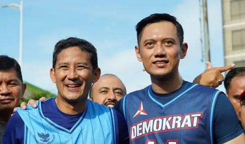 Ketua Umum Demokrat Agus Harimurti Yudhoyono (AHY) tertawa ketika mendengar pernyataan Ketua Bappilu PPP Sandiaga Uno bahwa cocok berduet di Pilpres 2024. 
