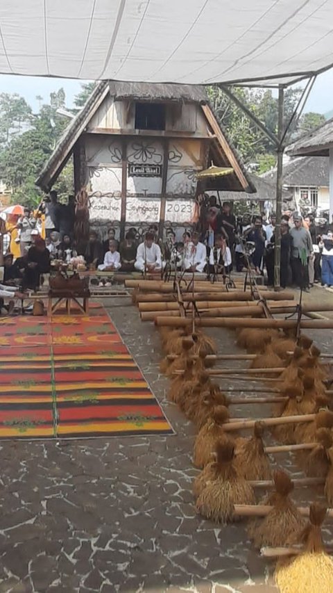 Meriahnya Tradisi Seren Taun Kasepuhan Cisungsang, PJ Gubernur Ungkap Sensasi Bawa Padi ke Lumbung
