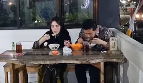 Kendati tersenyum kecut, Arumi justru didukung sang suami. Emil menyebut jika gagal diet bukan menjadi suatu perkara berat.