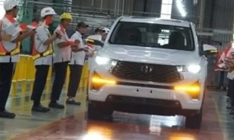 Benarkah Toyota Indonesia Akan Produksi Veloz Hybrid?