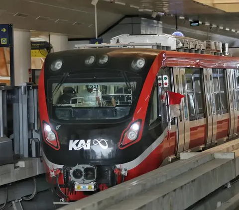 Didampingi Iriana, Jokowi Kembali Jajal LRT Rute Cibubur