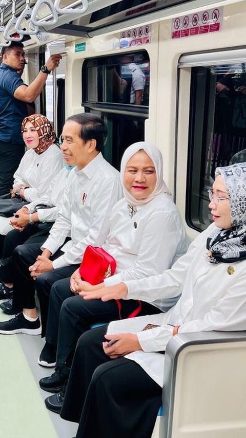 Didampingi Iriana, Jokowi Kembali Jajal LRT Rute Cibubur