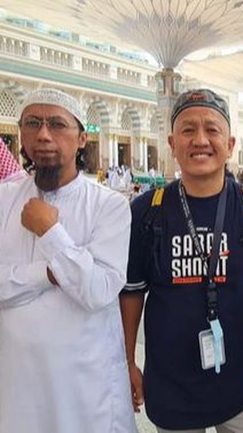 Penampakan Seluruh Personel Pas Band Berpakaian Ihram di Mekkah, Band Cadas Anak Saleh