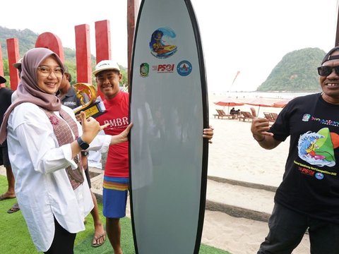 Red Island Gandrung Surf Competition Banyuwangi Diikuti Puluhan Surfer Muda se-Nusantara