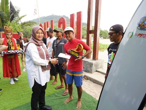 Red Island Gandrung Surf Competition Banyuwangi Diikuti Puluhan Surfer Muda se-Nusantara