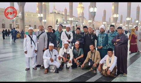 Para artis dan musisi dari tanah air ikut mendoakan para personel Pas Band yang sedang melaksanakan ibadah umrah. 