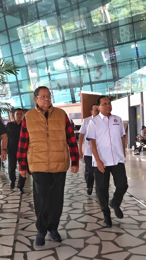 Momen penyambutan dilakukan SBY dan Ketua PBVSI Imam Sudjarwo dengan mendatangi langsung ke Bandara Soekarno Hatta, Tangerang Banten, Senin (28/8/2023).