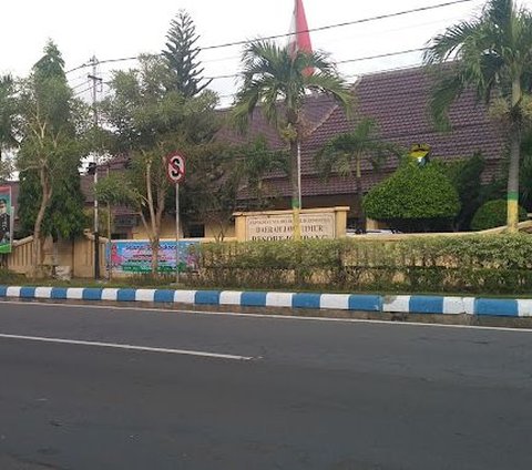 Buntut Knalpot Brong, Polisi Jombang Hukum Puluhan Pemuda Dorong Motor Tak Pakai Baju