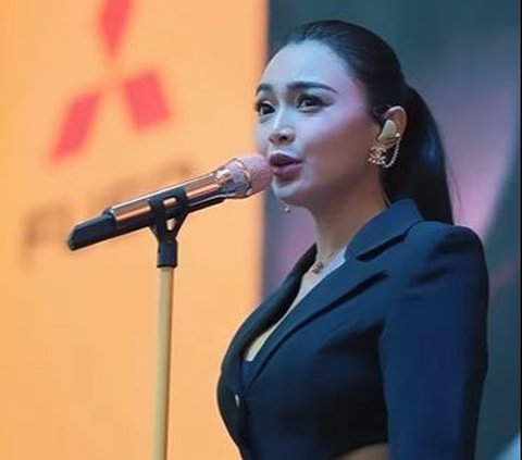 Wika Salim Rilis Single Terbaru 'Bagaikan Pohon Tumbang', Ciptaan Pasha Ungu
