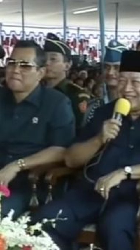 Momen Presiden Soeharto Tertawa Terpingkal-pingkal saat Dialog dengan Rakyat, di Sampingnya Ada Wapres Jenderal TNI Bintang 4