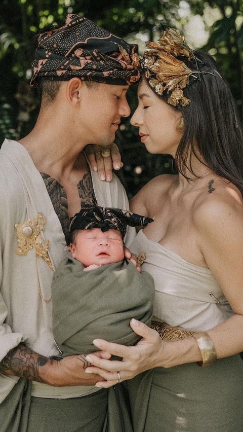 7 Potret Kece Abis Photoshoot Bayi Artis Indonesia yang Bisa Bikin Kamu Gemes Banget!