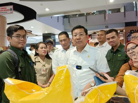 Bos Bulog 'Gerebek Pasar' Pasar Perumnas Klender, Cek Stok Beras!