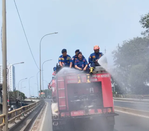 Tekan Polusi, Pemprov DKI Tetap Lakukan Penyemprotan dari Gedung Tinggi