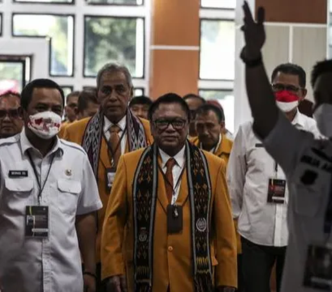 Ketua Umum PDI Perjuangan Megawati Soekarnoputri bertemu Bakal Capres PDI Perjuangan Ganjar Pranowo dan Ketua Umum Partai Hanura Oesman Sapta Odang (OSO) di kantor DPP PDIP, Jalan Diponegoro, Jakarta, Senin (28/8)