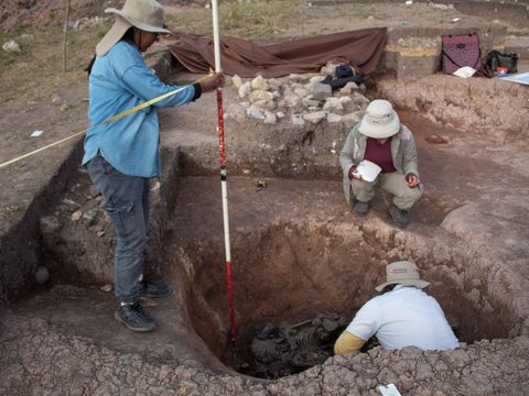 FOTO: Arkeolog Peru Temukan Kerangka Pendeta Pacopampa Berusia 3.000 Tahun di Makam Kuno