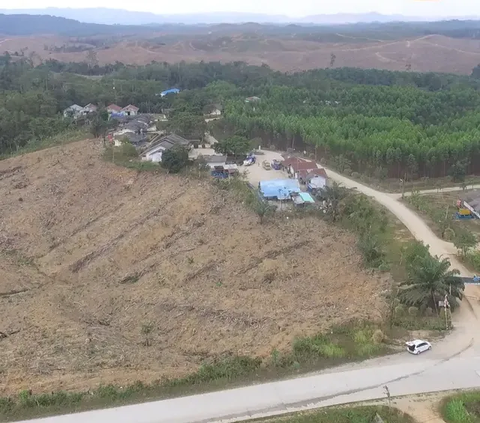 Selain itu, fasilitas pengisian daya kendaraan listrik juga dibangun di tempat istirahat dan pelayanan (TIP) atau rest area jalan tol di IKN.