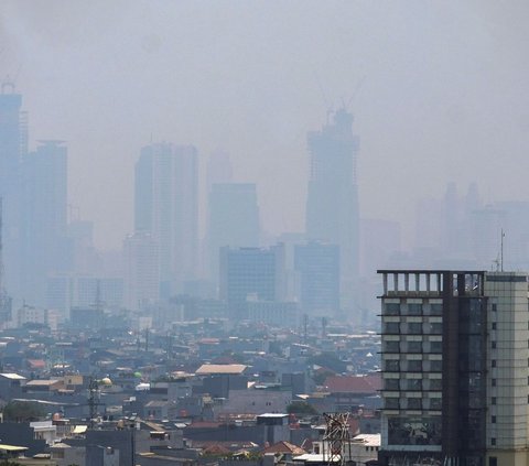 Pemprov DKI Jakarta bakal melakukan penyemprotan air dari atas gedung tinggi atau water mist untuk mengurangi polusi udara di Ibu Kota.